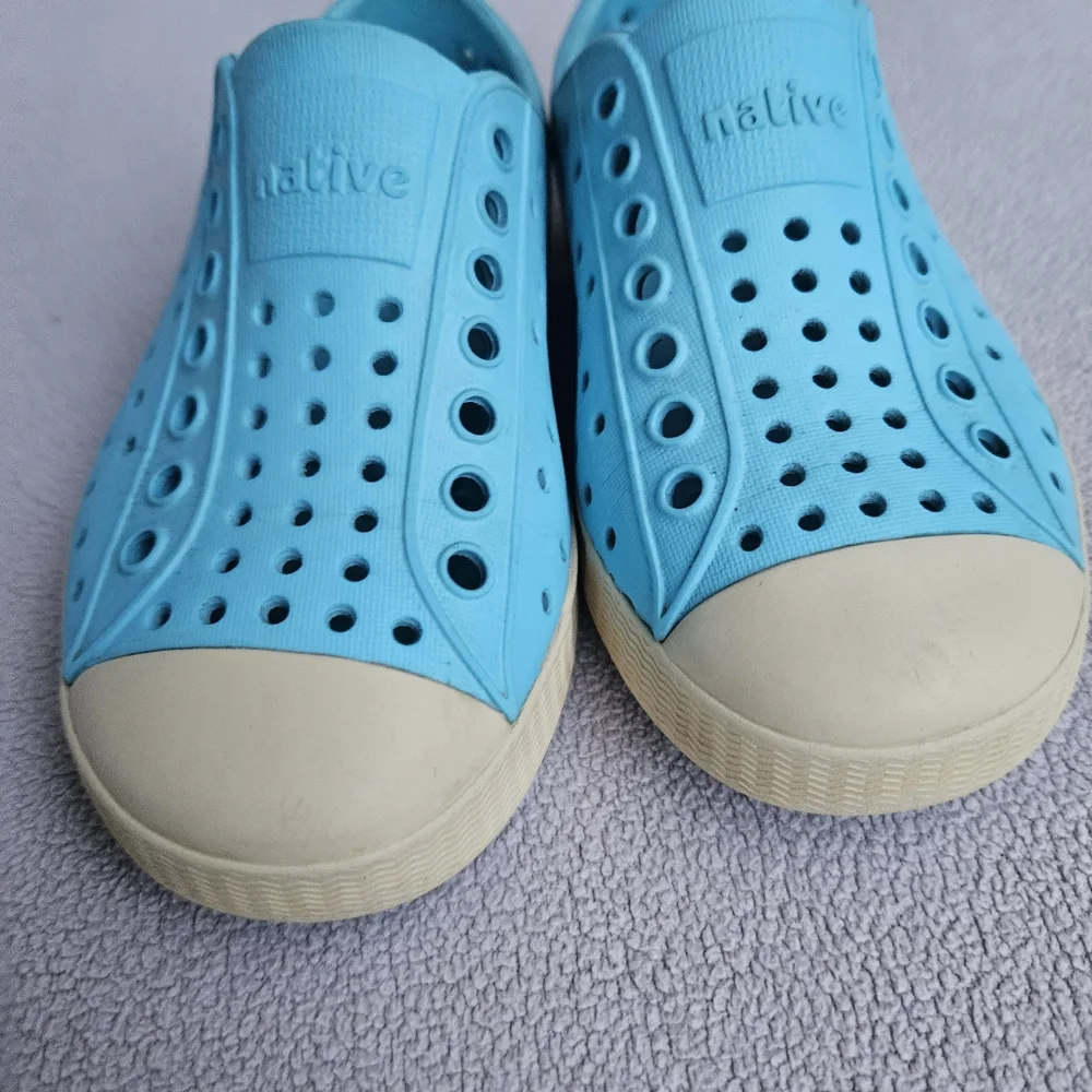 Native Jefferson Toddler SZ C8 Blue Bone Slip-On Water Shoes Unisex